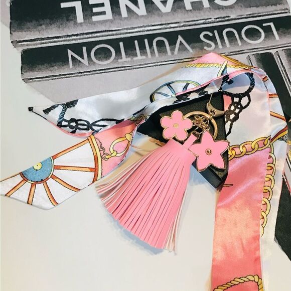 Tassel Charm Ligth Pink - Picture 2 of 3